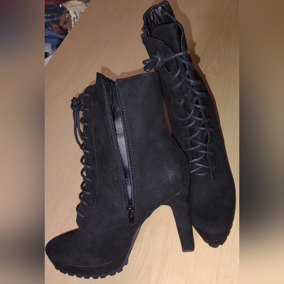 DELIA LACE UP BOOTIE - Picture 2 of 4